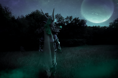 cleanpig:  So we’re finally finished the Ysera photoshoot aswell!  This time our model was Shayola Artwork in her awesome Ysera cosplay, with three supporters, my everso faithful favourite and big time helper CrystalShark’s Cosplay Ocean  and two