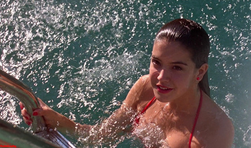 mixunit:  Linda Barrett’s (Phoebe Cates) Bikini Scene in ‘Fast Times at Ridgemont High’ 