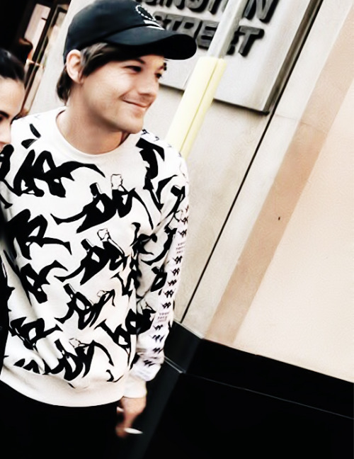 tomlinsonedits: ◟̽◞̽