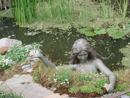 theopaldreamcave: Mermaid at Hampton Court (by ukjohn)