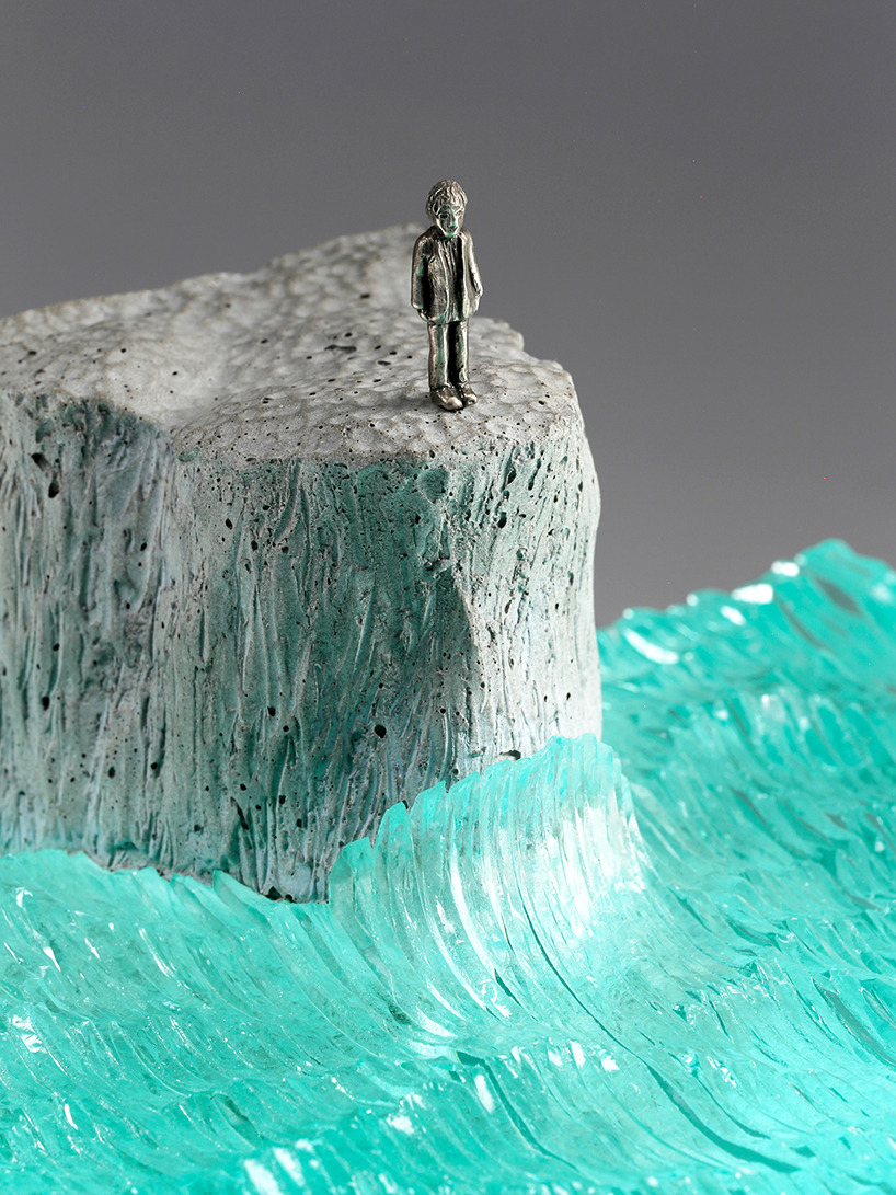 culturenlifestyle:Exquisite Glass Ocean Sculptures Reflect the Deep Blue Ocean Abyss 