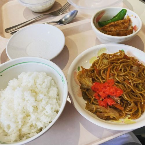 本日退院しましたー！
最後の昼食これ！w
焼きそば餃子ご飯！w
僕はいいけどご年配の方々食べれたんですかねぇ。。
明日から早速ライブありです。
草津コルトレーンさんにて先日レコーディング
した篠崎さんのトリオです！ぜひー
https://www.instagram.com/p/B39XMmnJ_67/?igshid=jz71dyqt73m9