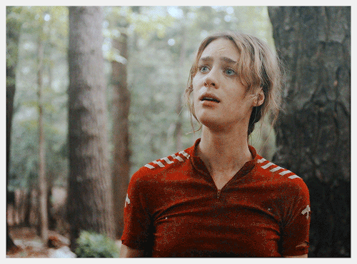 spiderliliez:      Mackenzie Davis (as Kirsten Raymonde)  Matilda Lawler (as Young Kirsten Raymonde)Daniel Zovatto (as The Prophet)KIRSTEN’S KNIFE-THROWING SKILLS.Based on the best-selling novel by Emily St. John Mandel.From the HBO Max series, STATION