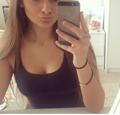 taboo-confessions-incest:  This is a Personal story from my own experience, This is one of my cousins, Chloe, she’s 15. 2 years younger than me, Chloe’s mum is my mum’s sister and they’re quite close so her and Chloe would visit fairly often when