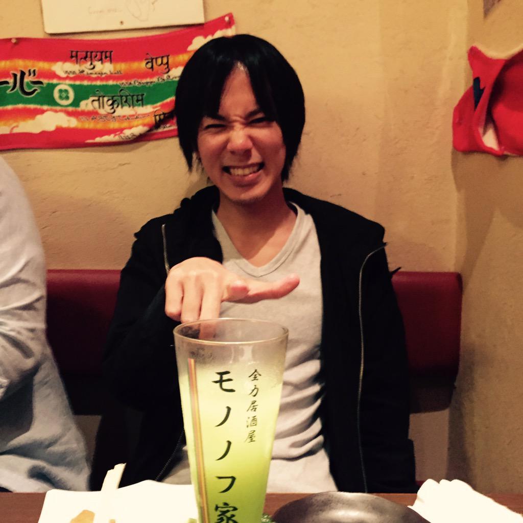 New candids of Isayama at a get-together in Japan!¯\_(ツ)_/¯ETA: Isayama uploaded