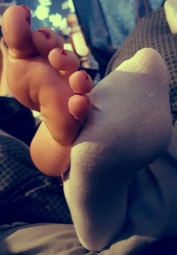 beautiful-feet-of-my-wife:If I left you in a room with my wife’s feet like this and she asked you to remover her other sock and kiss her feet would you do it? ❤👣❤👣