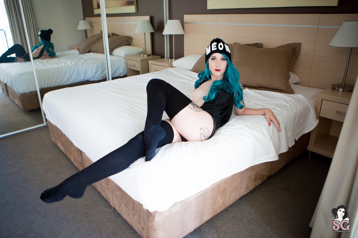 theperfectladies:  EmmaMeow Suicide
