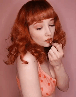 strawberrybabyfox:he loves me, he wants mei think i want you too 🍒