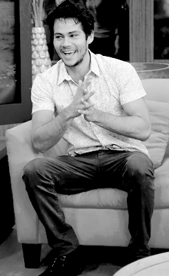 dailytwolf:  Dylan O’Brien makes an appearance on the set of Univision’s Despierta