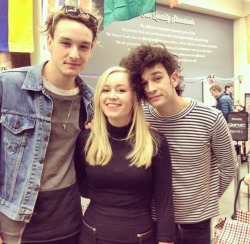 slendergraspongrammar:  G&amp;M with a fan at Whole Foods in London 3.7.15