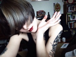 loverscarvings:  Did something to my hair