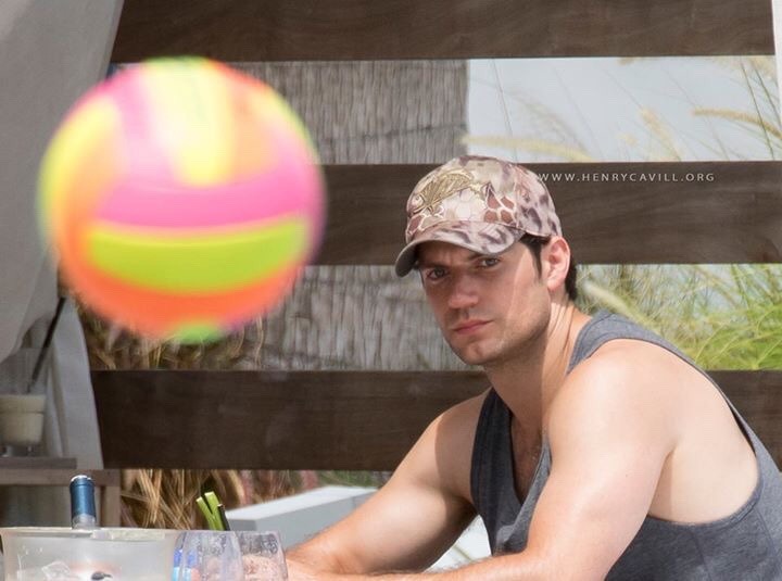 portalhenrycavillbr:  “Henry was photographed shirtless on the beach as and then