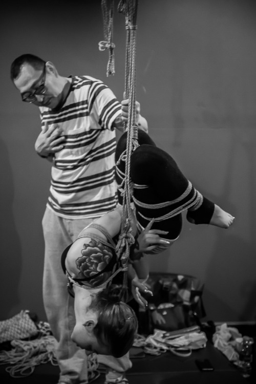 gorgone-kinbaku:“Putting her down was like watching the rain fall” - Naka Akira & GorgonePictures by fred-rx // Workshop intensive (Riggers Delight) - New York 2015 