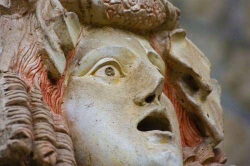 adonis-seralis-nors:Mask in Herculaneum {house of Neptune.}