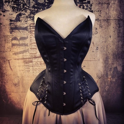 MCC10 #steelbonedcorset #mysticcitycorset #curvycorset #smallwaist #mysticcitycorsets #mysticcitycor