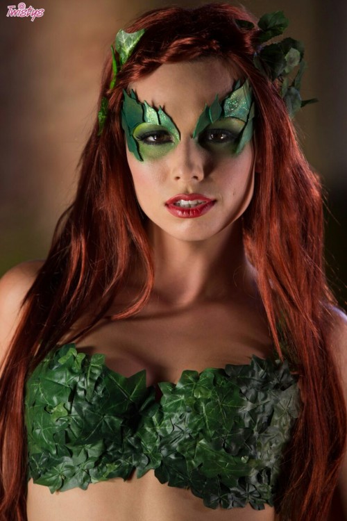 irishgamer1:  A sexy nude poison ivy cosplay. That ass is nice.
