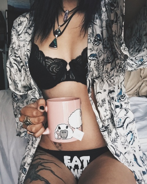 Porn Pics ink-sweetea:  Rainy days.  ️Instagram.