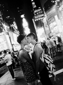 keep-calm-and-love-gays:  kiss 