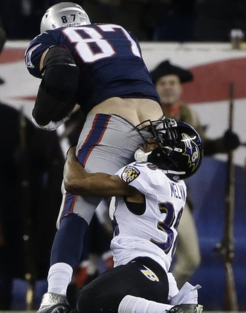 newnakedmalecelebs:  Rob Gronkowski exposes his naked buttFull post at http://malecelebsblog.com/