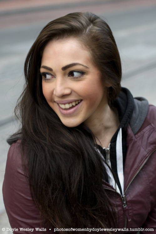 photosofwomenbydoylewesleywalls:  © Doyle Wesley Walls  —  Gorgeous Brunette  Ahh lovely😍