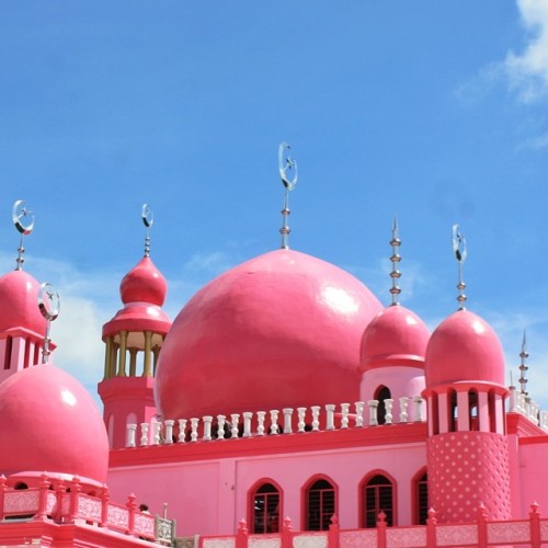 postcardsfromph:Postcard from escapemanilaMasjid Dimaukom : The Pink Mosque of Datu Saudi Ampat