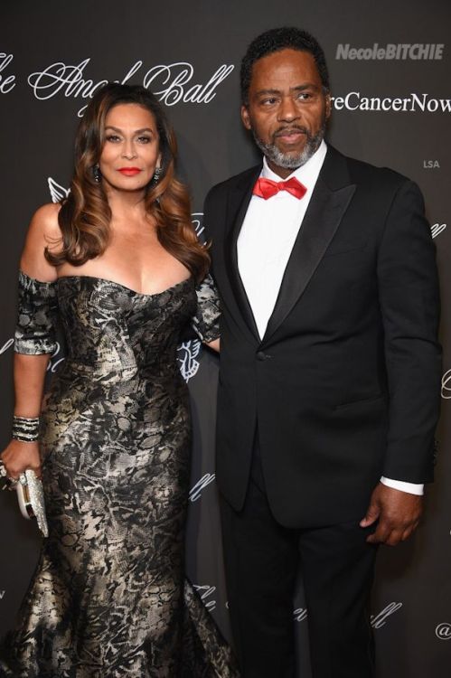 diaryofakanemem:  thechanelmuse:  Congratulations to the Lawsons!Miss Tina, 61, and her fiancé actor Richard Lawson, 67, got married today on a yacht in California. I guess this makes Beyoncé, Solange, and Bianca Lawson sisters now.   YASSSSSSSSSSS!!!!!