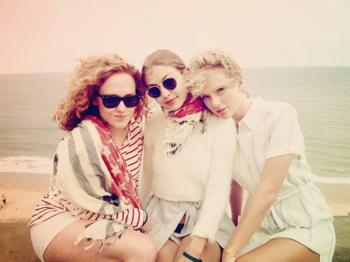 tswiftdaily: abigail_lauren: @gigihadid @taylorswift #GodBlessAmerica