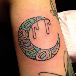 alexstrangler:  Donut moon!!! #ChicagoTattooArtsConvention