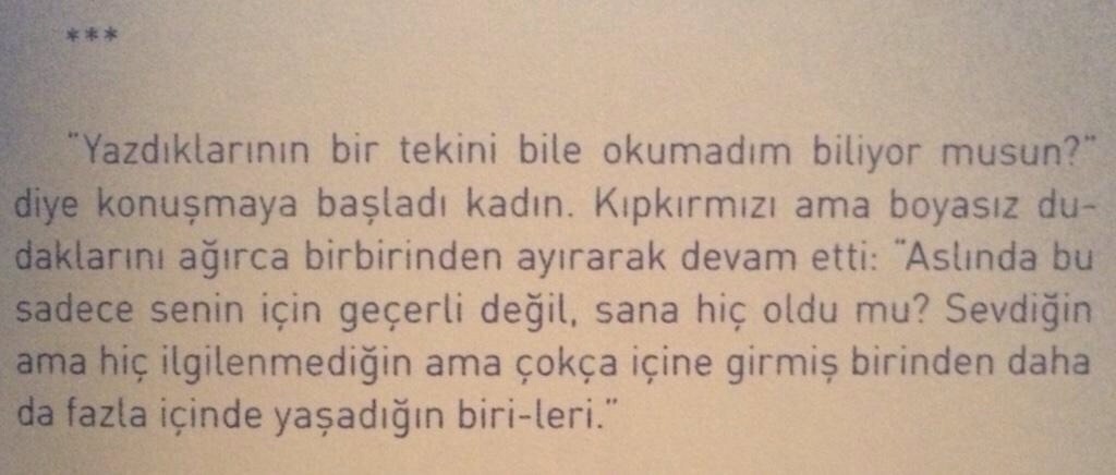 bir tarafta istekli iki kol arasında, uysal bir mermer gibi tepkisiz duran bir vücut