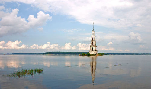 atlasobscura:Rising WaterLooming up from the waters, these submerged towers are the only visible rem