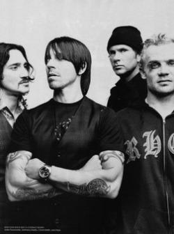 livingthereinaflower:  rhcp  I miss these days.