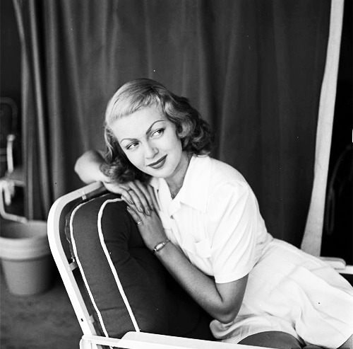 barbarastanwyck:Lana Turner photographed by Peter Stackpole, 1939