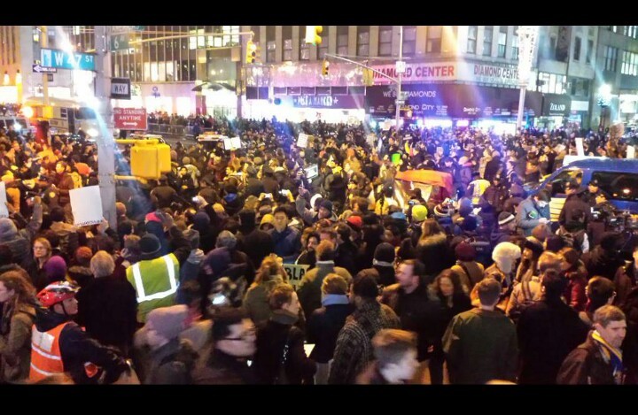 hummingbirdsandostriches:  DO NOT FORGET ERIC GARNER 03 DEC 2014 DESPITE A VIDEO