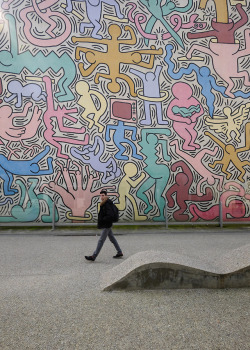 scavengedluxury: Keith Haring’s last public