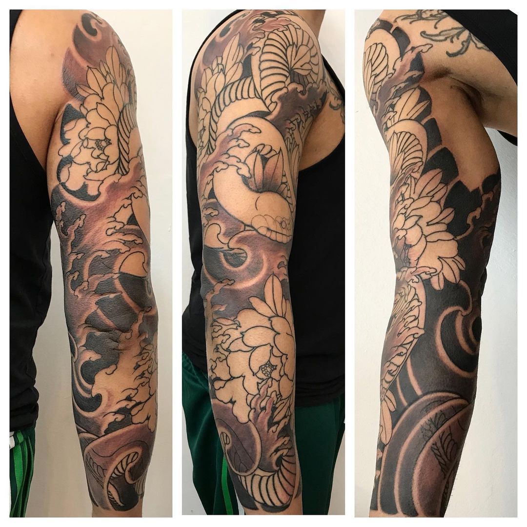 2.session..
#snake #snaketattoo #peony #peonytattoo #japanesetattoo #peonies #sleeve #irezumi #tattoo #berlin #berlintattoo #berlintattooers (hier: „Brust oder Keule" Tattoo & Piercing-...