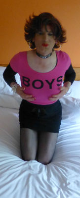 amateur-tranny:  Carrie - a very naughty Scottish gurl with a love of all think kinky. http:\carrieisaslut.tumblr.com  cute