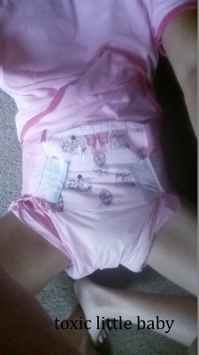 toxiclittlebaby:  love the dc amor diapers.