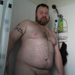 cubbypup:  billybaer:  Shower time  handsome