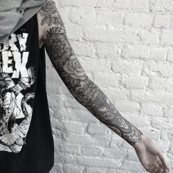 letliveintheend:  band/tattoo blog †