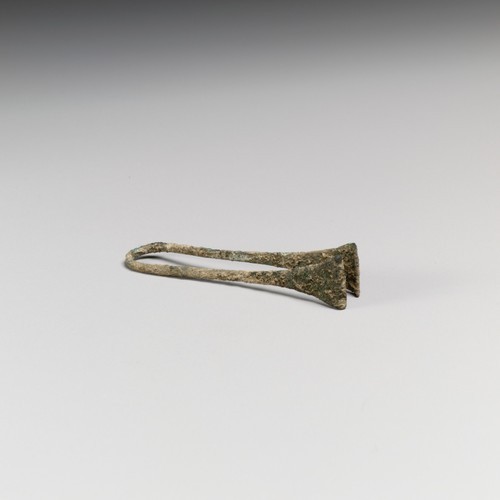 Bronze tweezers, Metropolitan Museum of Art: Greek and Roman ArtBequest of Richard B. Seager, 1926Me