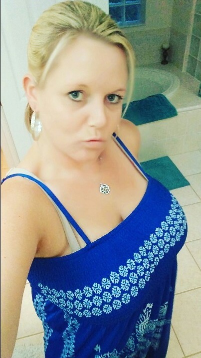 frkysexymom33:  Sundress season….. Finally!! Lol  Smoking hot 