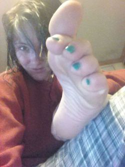 karathefootgoddess:  fresh out of the shower toes&lt;3