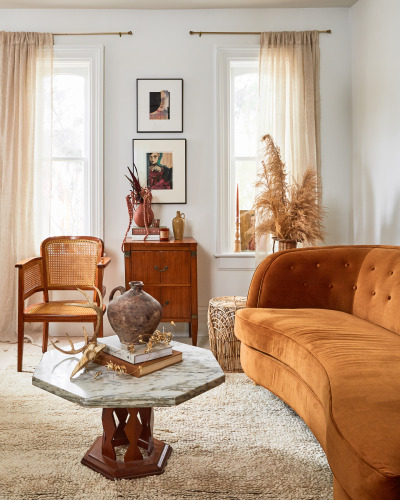 Inside the home of artist Christine Flynn with a lovely minimal Beni Ouarain loop pile rug!
Photo: Lauren Miller
www.AtelierNomade.ca