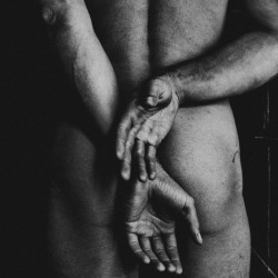  Hands Back, photograph by Gonzalo Bénard 