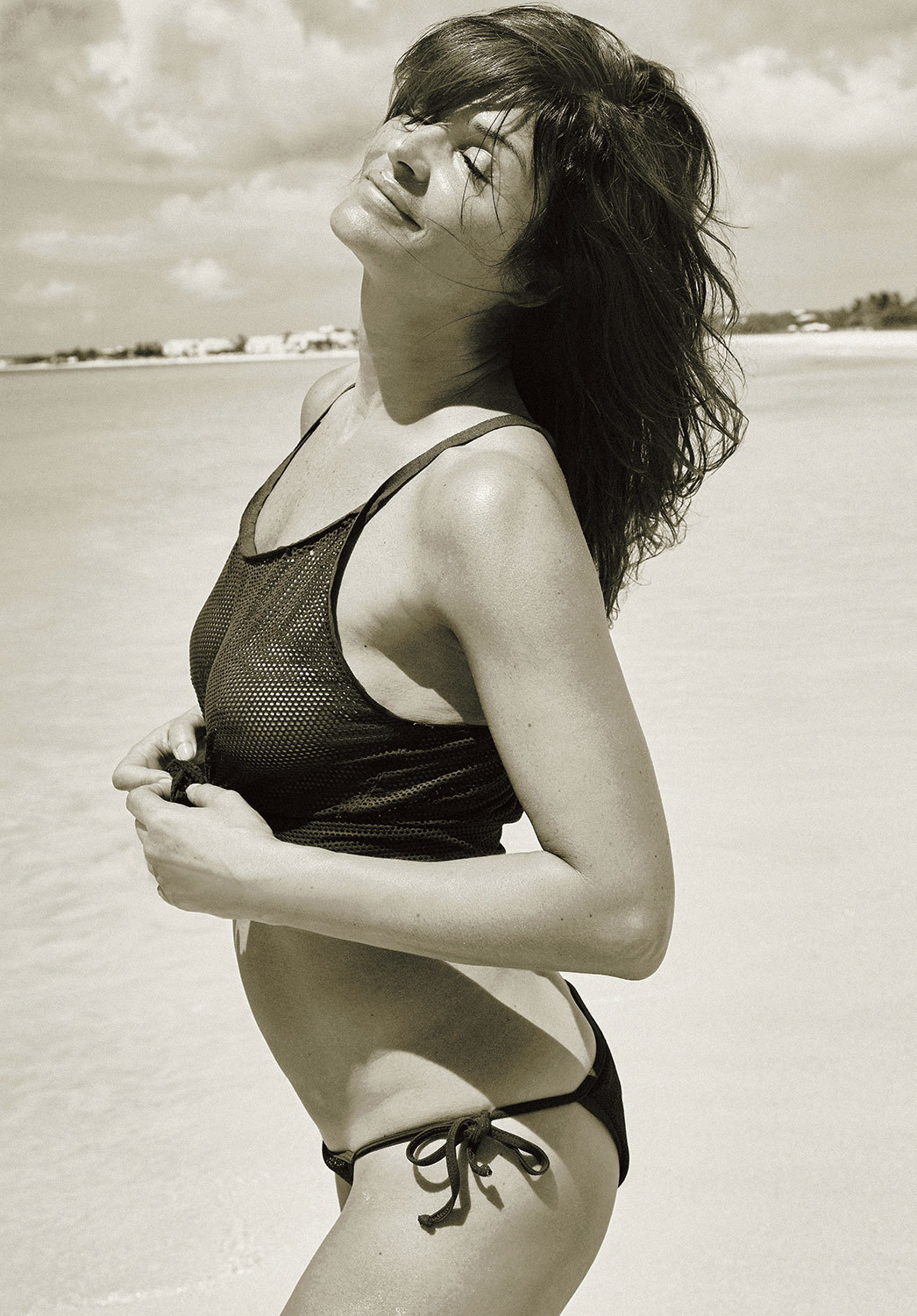pussylesqueer:  Les Beehive – Helena Christensen by Fred Meylan for Madame FigaroVISIT