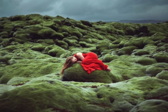 wordsnquotes:  Humanity VS. Nature in Iceland Photographers  Elizabeth Gadd,  Rob