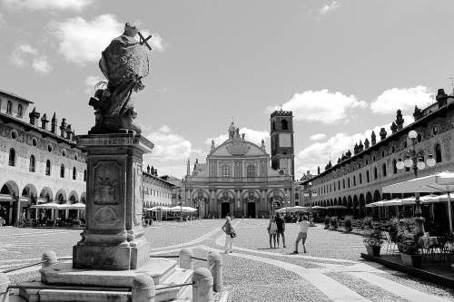 Vigevano - Piazza Ducale in B/W - ITALY da Stefano Stabile