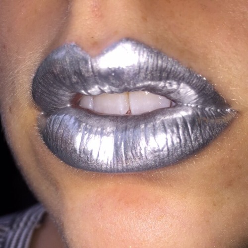 twee-lil-lass:abstractionoftheself:Silver Gloss, 2015