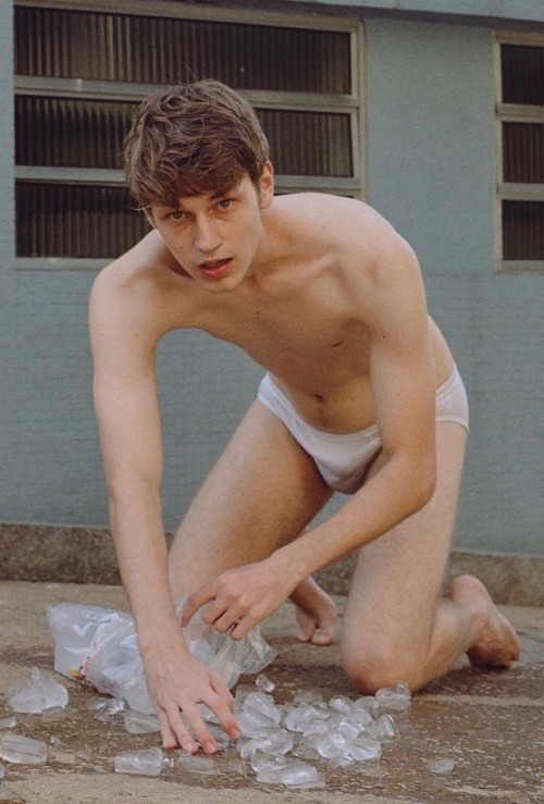 https://ukbriefs.tumblr.com/post/172170105001
