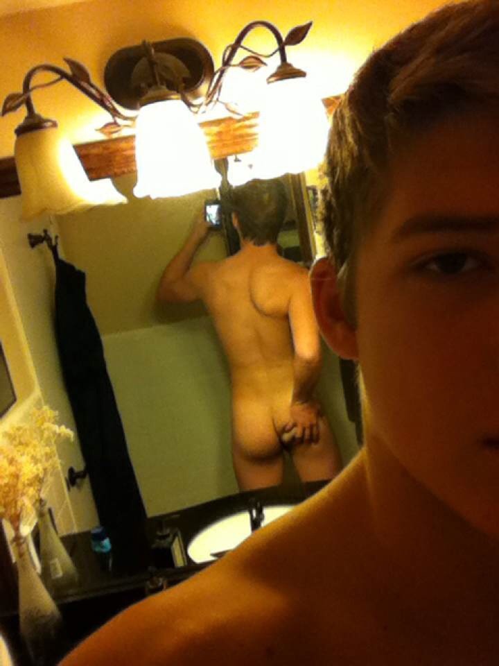 slutykikslave:  i-lads:  Straight teen lad’s filthy selfie pics  Follow slutykikslave